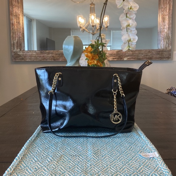 Michael Kors Black Tote W Gold Chain 